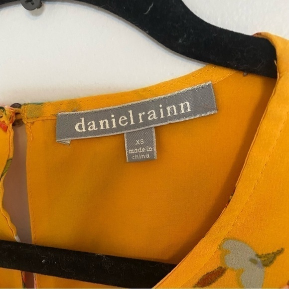 NORDSTROM Daniel Rainn Mustard Yellow Floral Sleeveless Blouse Sz XS - Picture 3 of 5